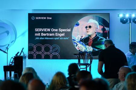 Photo: SERVIEW One, Bertram Engel, Stage
